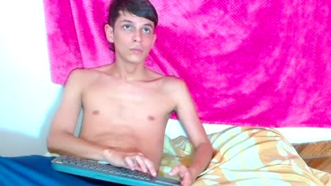 LUCHO HOT  online show from April 2026 08:47:01 PM