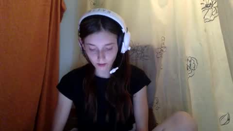 Luci Layne online show from April 2026 07:11:01 PM