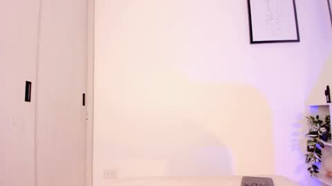 Lucia online show from November 2025 09:24:02 PM