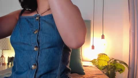 Snapshot of luciaferrero chatting on March 2025 12:12:01 PM LuciaFerrero online show from March 2025 12:12:01 PM