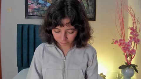 Snapshot of luciaferrero chatting on October 2025 01:00:02 AM LuciaFerrero online show from October 2025 01:00:02 AM