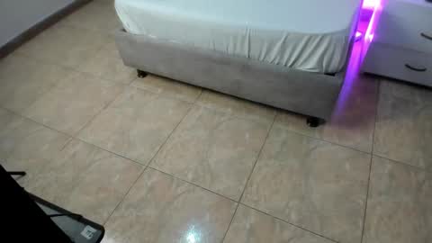 Snapshot of luciaferrero chatting on October 2025 12:05:02 AM LuciaFerrero online show from October 2025 12:05:02 AM