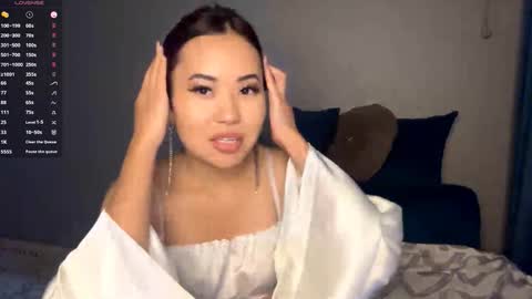 Kira online show from December 2025 04:55:02 PM