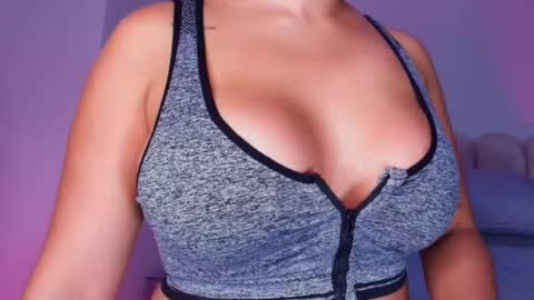 instagram luciana417  online show from December 2025 03:12:02 AM