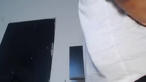 Snapshot of lucianxxx_ chatting on July 2026 04:43:02 PM lucianluciano online show from July 2026 04:43:02 PM