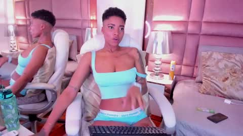  lucia wallace  online show from February 2025 03:42:01 AM