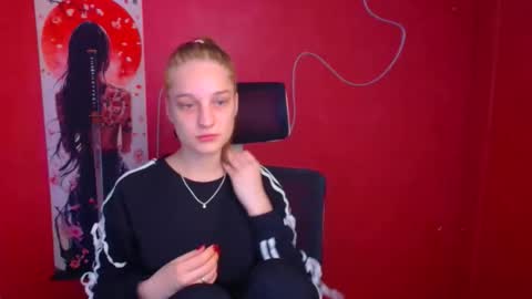 Snapshot of lucieamour_ chatting on November 2025 06:13:01 PM Lucie online show from November 2025 06:13:01 PM