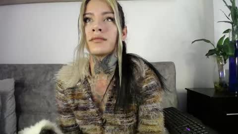 Snapshot of luciiana_lol chatting on April 2026 12:51:02 PM luciiana online show from April 2026 12:51:02 PM