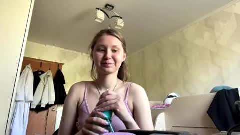 Snapshot of lucindascercy chatting on April 2026 06:18:01 AM Maya online show from April 2026 06:18:01 AM
