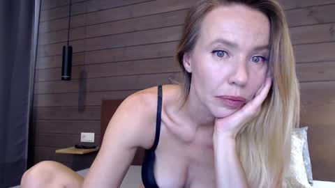 Mila Novak online show from September 2025 10:52:01 AM