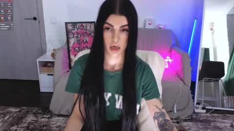 Monika online show from November 2025 02:02:01 PM