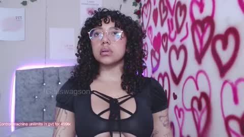 Luanis online show from October 2025 11:46:01 PM