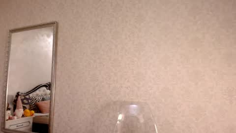 Mia online show from December 2024 06:27:02 PM