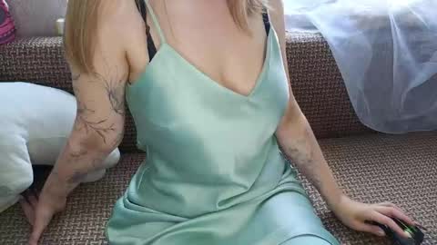 Snapshot of lucy_curvy chatting on May 2026 03:47:02 AM Lucy online show from May 2026 03:47:02 AM