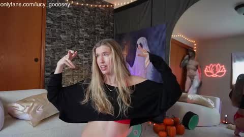 Snapshot of lucy_gooosey chatting on October 2025 09:48:02 PM Lucy. online show from October 2025 09:48:02 PM