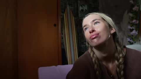 Snapshot of lucy_gooosey chatting on June 2026 05:25:01 PM Lucy. online show from June 2026 05:25:01 PM