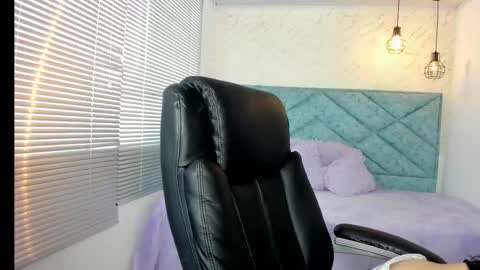 Lucy Greys online show from November 2025 11:54:01 AM