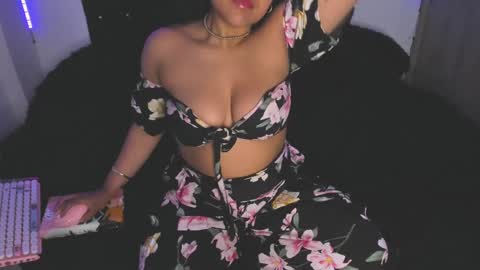 Snapshot of lucy_kanne chatting on February 2025 10:37:01 PM Lucy online show from February 2025 10:37:01 PM