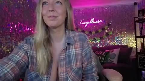 lucyallen4201 online show from February 2026 11:40:01 AM