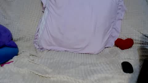 Snapshot of lucygolds chatting on December 2024 08:33:02 AM LucyGoldS online show from December 2024 08:33:02 AM