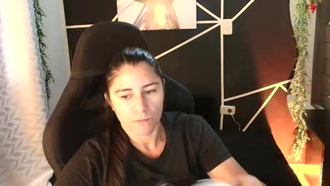 Snapshot of lucyli_ chatting on May 2026 12:24:01 PM LUCY online show from May 2026 12:24:01 PM