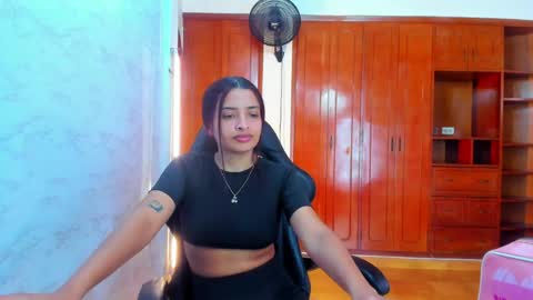 Snapshot of lucyskinny chatting on May 2026 07:19:02 PM LUCY online show from May 2026 07:19:02 PM