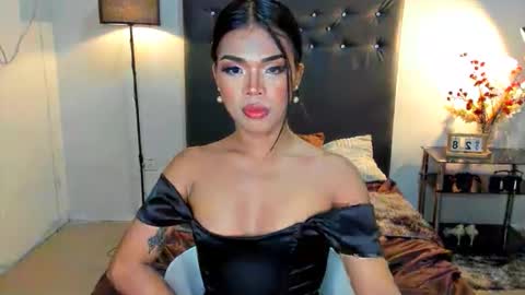 lucyvane online show from May 2026 02:42:01 AM