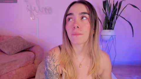 Lucy online show from November 2025 04:36:01 AM