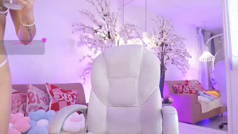 lucyweisser online show from March 2026 07:50:01 PM