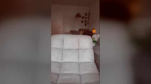 lucyxlou online show from April 2026 10:27:01 AM