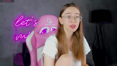 Snapshot of lucyy_green chatting on June 2026 12:39:01 AM Lucy online show from June 2026 12:39:01 AM