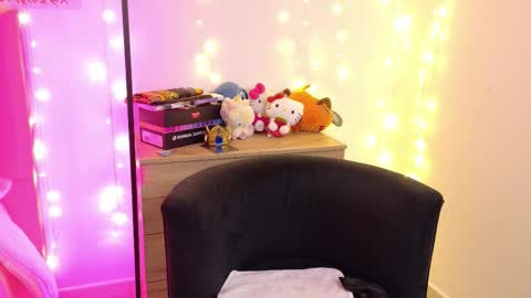 LUCYY FROM HOME  online show from November 2025 12:10:01 AM