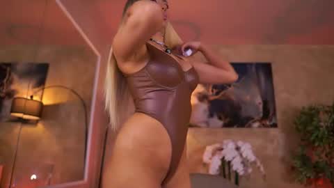 Snapshot of lucyyrosse chatting on June 2026 08:14:02 AM LucyRose online show from June 2026 08:14:02 AM
