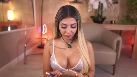 Snapshot of lucyyrosse chatting on July 2026 08:18:01 AM LucyRose online show from July 2026 08:18:01 AM