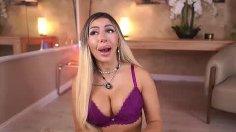 Snapshot of lucyyrosse chatting on July 2026 08:17:02 AM LucyRose online show from July 2026 08:17:02 AM