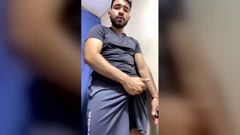 Snapshot of luis_hunk chatting on April 2026 07:02:02 AM Andrew online show from April 2026 07:02:02 AM