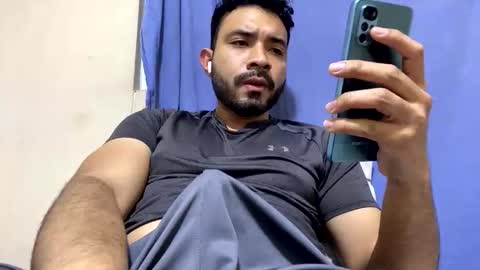 Snapshot of luis_hunk chatting on May 2026 09:06:01 AM Andrew online show from May 2026 09:06:01 AM
