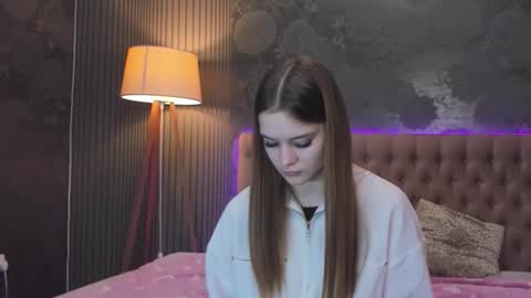 LuisaClover online show from November 2025 01:06:01 PM