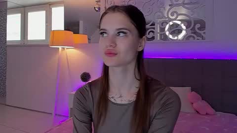 LuisaClover online show from April 2026 12:43:01 PM