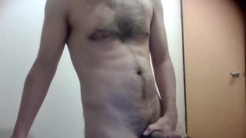 Snapshot of luismartinez666 chatting on May 2026 04:39:01 AM Lus online show from May 2026 04:39:01 AM
