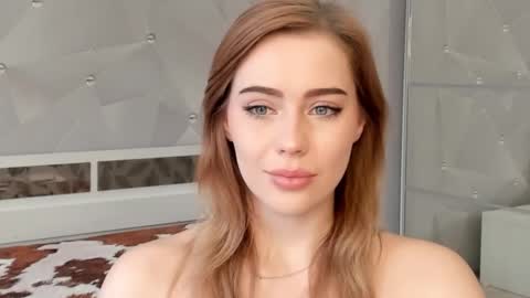 Snapshot of luiza012 chatting on October 2025 11:33:02 AM Lizzy online show from October 2025 11:33:02 AM