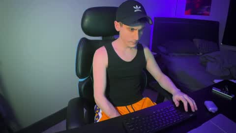 Snapshot of lukatripp chatting on December 2024 08:55:01 PM lukatripp online show from December 2024 08:55:01 PM