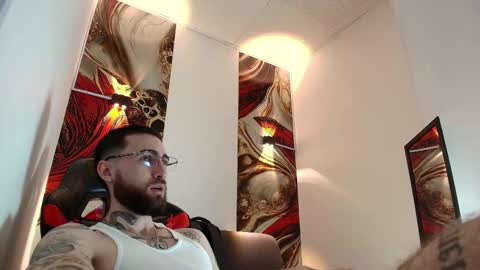 Snapshot of luke_davis01 chatting on February 2026 01:07:01 PM LUKE online show from February 2026 01:07:01 PM