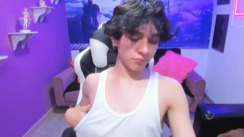 Snapshot of luke_howland chatting on December 2024 03:50:02 AM Luke online show from December 2024 03:50:02 AM