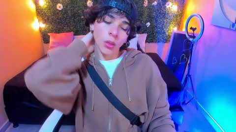 Snapshot of luke_howland chatting on January 2025 08:15:01 PM Luke online show from January 2025 08:15:01 PM