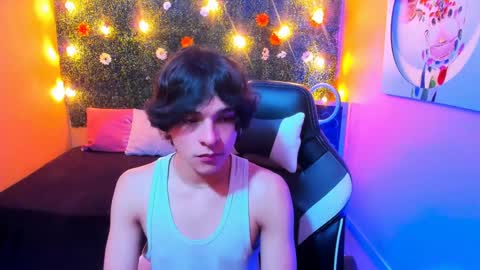 Snapshot of luke_howland chatting on January 2025 08:07:02 PM Luke online show from January 2025 08:07:02 PM