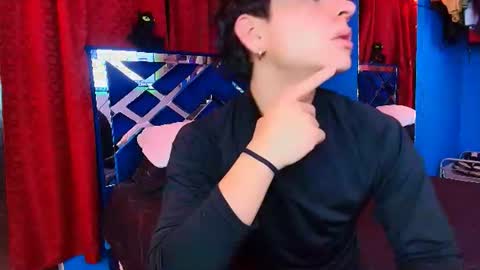 Snapshot of luke_howland chatting on June 2026 01:05:01 AM Luke online show from June 2026 01:05:01 AM