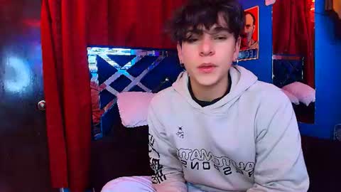 Snapshot of luke_howland chatting on June 2026 04:44:01 AM Luke online show from June 2026 04:44:01 AM
