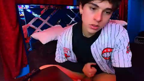 Snapshot of luke_howland chatting on July 2026 06:17:01 AM Luke online show from July 2026 06:17:01 AM