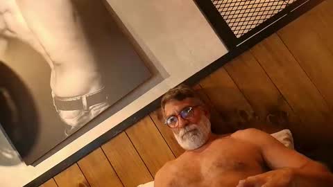 Snapshot of lukecrews chatting on January 2025 02:32:01 AM Luke Crews online show from January 2025 02:32:01 AM